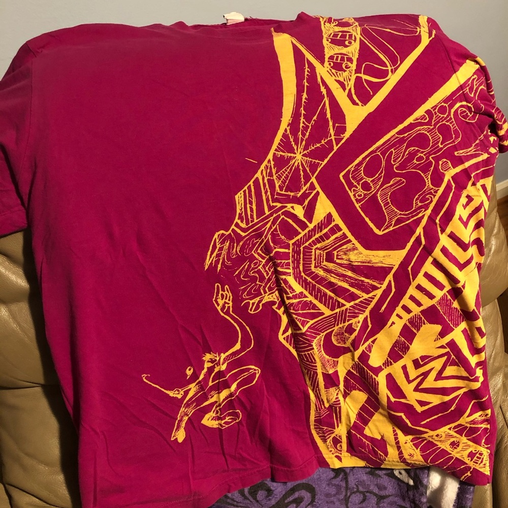 Large Cranberry Fangamer Shirt (Earthbound)